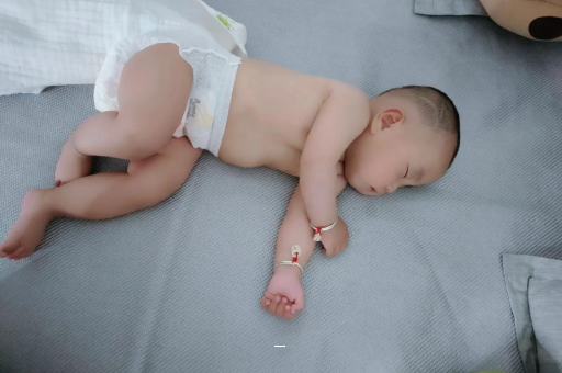 湖北宝宝总是摇头怎么回事